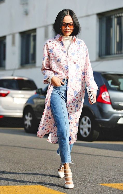 Dress Over Jeans, Dress Over Pants, Street Style 2016, Top Street Style, Denim On Denim, Style Chic, Womens Tunics, Outfit Casual, Latest Fashion For Women