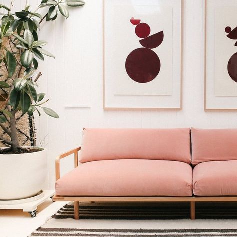 What do you think of the colorful couch trend? #colorful #moderninterior #interiorsinspo Pastel Sofa, Sofa Rose, Neutral Couch, Pop And Scott, Colorful Couch, Futon Cushions, Rose Dans, Deco Rose, Millennial Pink