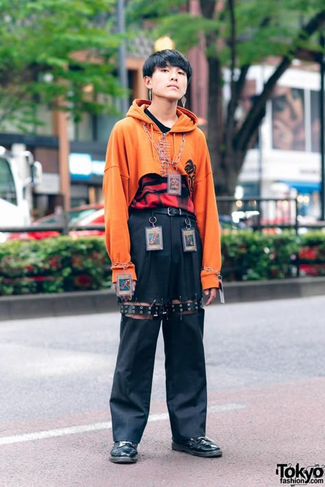 Japan Street Fashion, Painted Hoodie, Japanese Street Style, Cutout Pants, Japanese Street Wear, Asian Streetwear, Japan Fashion Street, Chinese Fashion Street, Tokyo Street Style