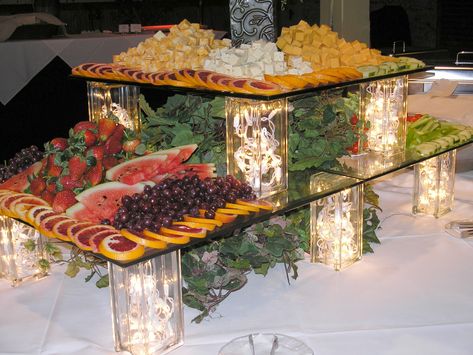 Buffet Table Display Ideas | Home Design Buffet Set Up, Cheese Display, Decoration Buffet, Catering Buffet, Catering Display, Fruit Displays, Fruit Kabobs, Buffet Set, Fruit Display