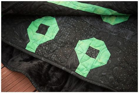 Circuit Board Quilt - Fiber & Textile / Completed Projects - the Lettuce Craft Forums Circuit Board Design, Fibres Textiles, 13 Days, I Did It, Circuit Board, Board Design, Quilt Shop, Quilt Ideas, Paper Piecing