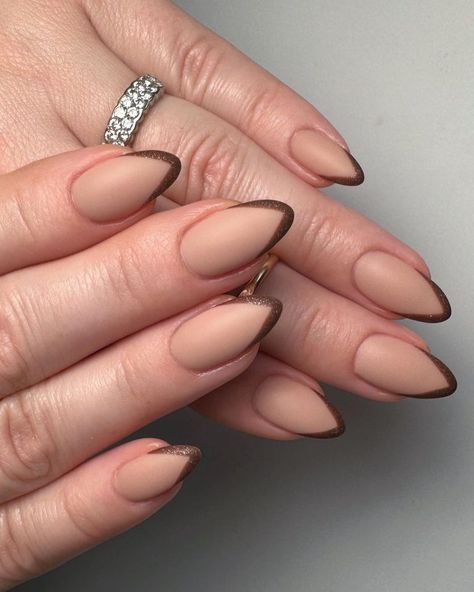 Fall Matte Nails 2024: Trendy Designs and 25 Ideas Trendy Nail Designs 2024 Autumn, White And Dark Green Nails, Winter Nails Matte, Fall Matte Nails, Matte Nude Nails, Everyday Nails, Gel X Nails, Nude Polish, Dark Green Nails