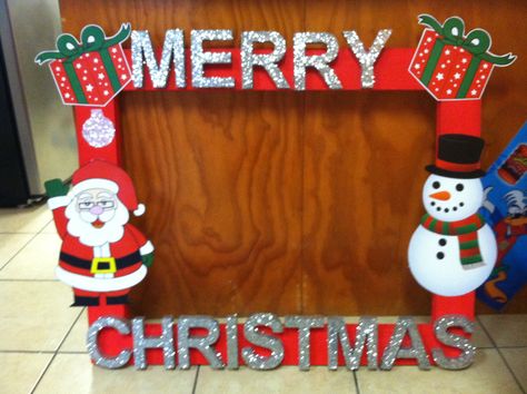 Christmas Photo Frames Diy, Photobooth Ideas For Christmas, Christmas Frames Diy Photo, Christmas Diy Picture Frame, Photo Booth Ideas Christmas, Christmas Photobooth Idea, Christmas Photo Frame Diy, Christmas Photo Frame Prop, Photobooth Christmas Ideas