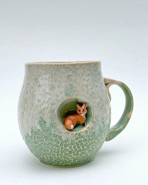 Artist Creates Gorgeous And Magical Mugs With Tiny Animals Living In Them - I Can Has Cheezburger? Sculptures Céramiques, Tassen Design, Keramik Design, Animal Mugs, Ceramic Animals, Ceramics Pottery Art, Pottery Inspiration, Ceramics Projects, Ceramics Ideas Pottery