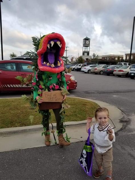 Audrey 2 Diy, Audrey 2 Costume, Little Shop Of Horrors Costume, Audrey 2, Audrey Ii, Horror Halloween Costumes, Horror Costume, Homemade Costume, Monster Inc