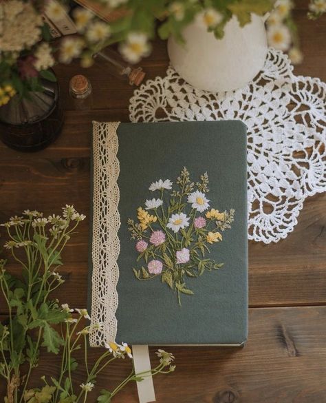 Cozy Photos, Embroidered Notebook, Cottagecore Books, Sony A6400, Fabric Book Covers, Book Cover Diy, Nikon D3100, Diy Embroidery Designs, Embroidery Book