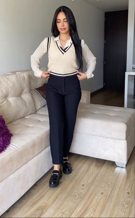 Outfit Formal Mujer Juvenil, Semiformal Outfit Mujer, Female Ceo Outfits, Trendy Business Casual Outfits For Women, Outfit Semiformal, Trendy Business Casual Outfits, Cute Professional Outfits, Casual Outfits For Women, Fashionable Work Outfit