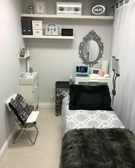 Esthetician Ideas, Lash Decor, Spa Room Ideas, Facial Room, Lash Room Decor, Beauty Room Salon, Home Beauty Salon, Esthetician Room Decor, Esthetics Room