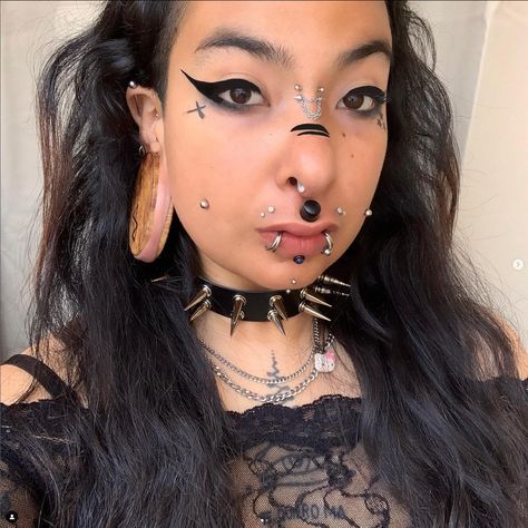 Lots Of Piercings Face, Queer Hair, Women Portrait, Stretched Lobes, Face Piercings, Body Modification, Body Piercings, Stretched Ears, Body Modifications