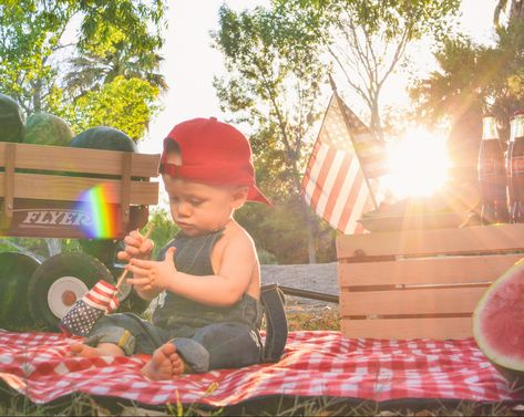 4th Of July Kids Photoshoot Ideas, Family Truck, Photogenic Poses, Months Photoshoot, 4th Of July Pictures, July Pictures, Patriotic Cake, Toddler Pictures, 1st Birthday Pictures