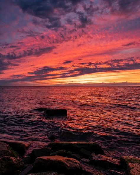 Lake Erie Aesthetic, Nat Aesthetic, Greece Wallpaper, Sunrise Tattoo, Red Sunset, National Photography, Painting Inspo, Scenic Beauty, Lake Erie