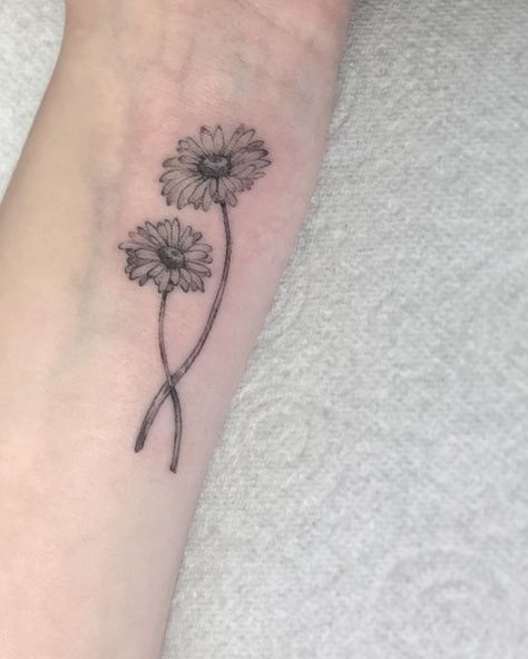 I got to do these tiny daisies today, thank you Anna! #tattoo #daisy #daisytattoo #flowertattoo #floraltattoo #singleneedle… Daises Tattoos, Anna Tattoo, Tiny Daisies, Daisy Tattoos, Fall Tattoo, Daisy Flower Tattoos, Autumn Tattoo, Daisy Tattoo, In The Fall