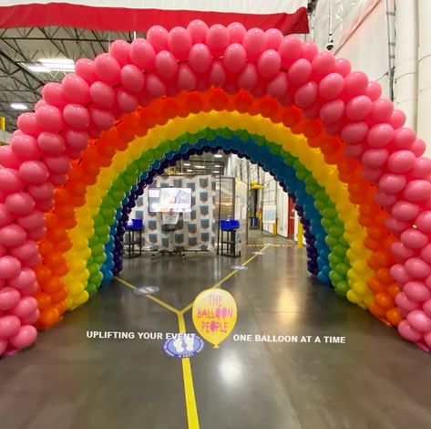 Welcome your guests with a giant balloon tunnel or a Balloon Wall! #BalloonStylist #Balloons #BalloonBouquets #Balloonart #BalloonPeopleAZ #BalloonDesign https://theballoonpeople.net/pp_gallery/walls-tunnels/ Balloon Decorations Entry Gate, Balloon Tunnel Entrance, Party Entrance Decoration, Balloon Tunnel, Balloon Bouquet Centerpiece, Crayola Party, Balloon Gate, Balloon Archway, Balloon People