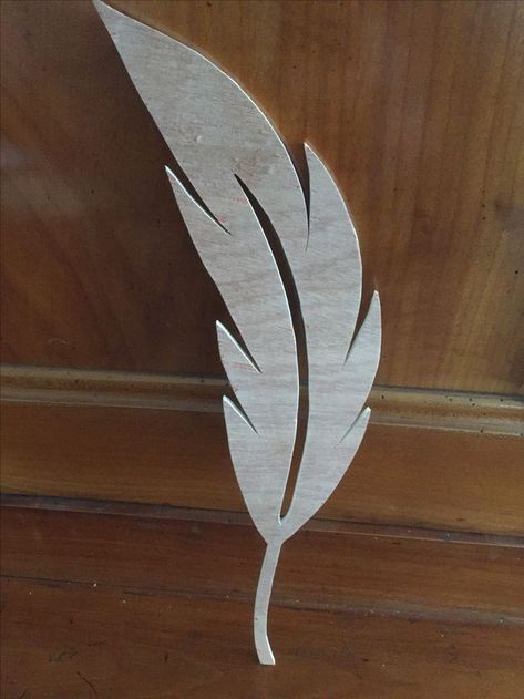 Thermocol Craft, Feather Template, Wooden Feather, Intarsia Wood Patterns, Wood Feather, School Hallway, Drukarka 3d, Feather Drawing, Wood Art Diy