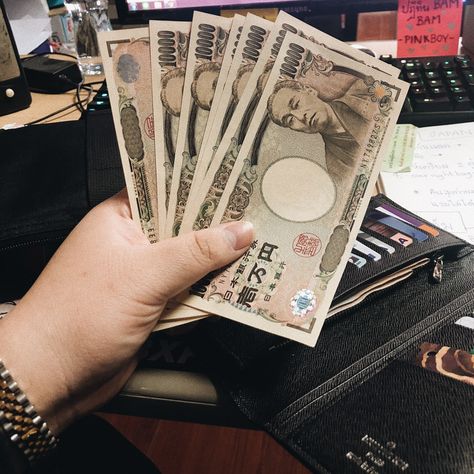 #japan #japanese #mood Yen Aesthetic, Japanese Yen Money, Japanese Money, Japan Tokyo, Tokyo, How To Become, Wattpad, Japan, Money