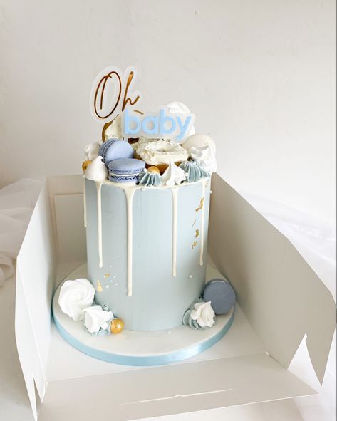 Powder Blue Cake, Macaroons Cake Decoration, Baby Shower Drip Cake, Boy Baby Shower Cakes, Blue Drip Cake, Blue Baby Shower Cake, Macaron Decoration, Baby Christening Cakes, Baby Boy Shower Cake