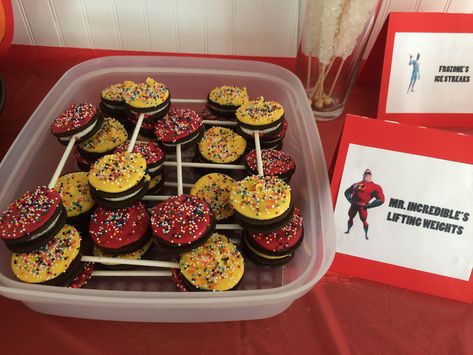 Iced Oreos on sucker sticks become Mr. Incredible’s Lifting Weights. Incredibles Birthday Party Food, The Incredibles Food Ideas, Incredibles Cookies Decorated, Incredibles Birthday Party Centerpieces, Jack Jack Incredibles Party, Incredibles Birthday Party, Disney Baking, 5th Birthday Boys, Blaze Birthday