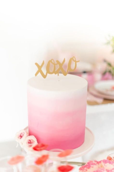 Pink Ombre Cake, Dessert Oreo, Bolo Minnie, Pink Birthday Cakes, Ombre Cake, Valentines Day Cakes, Valentines Day Food, Beautiful Birthday Cakes, Valentine Cake