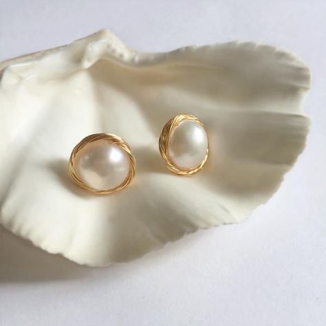 Jewellery Essentials, Stud Gold Earrings, Collar Kurti, Baroque Pearls Jewelry, Simple Pearl, Fancy Blouse, Hammered Hoop Earrings, Baroque Pearl Earrings, Tiny Stud Earrings