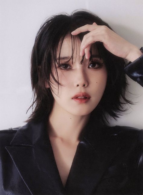 kpop moments that could kill a sapphic on X: "IU https://t.co/LvugVzmQtq" / X Iu Photoshoot, Real Reference, Kpop Moments, Lee Ji Eun, Iu Hair, Lee Jieun, Korean Shows, Girl Crush, Aesthetic Girl