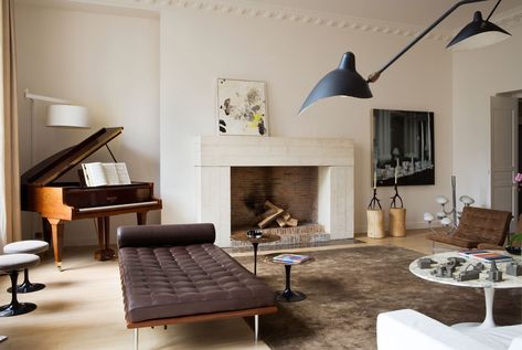 Barcelona Daybed, Simple Fireplace, Interior Design Minimalist, Paris Apartments, Interior Architect, A Living Room, Architectural Digest, Elle Decor, 인테리어 디자인