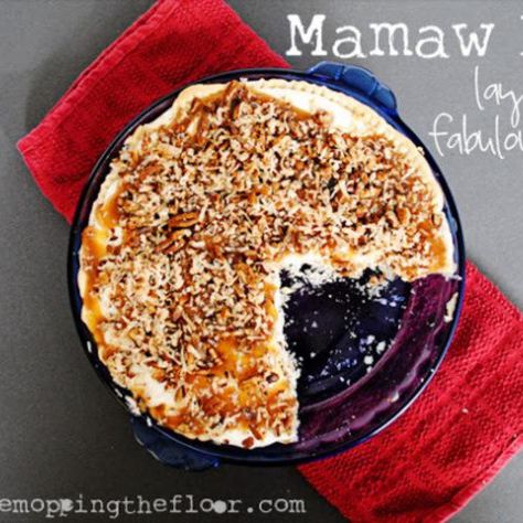 Mamaw pie! Coconut, pecans, whipped topping condensed milk, cream cheese. OH MY! This is a keeper. recipes Mawmaw Pie, Mamaw Pie, Caramel Pecans, Chop Recipes, Pastry Pie, Easy Pie, Pecan Recipes, Favorite Pie, Perfect Pies