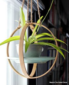 Hoop Plant Hanger, Diy Plant Stands, Boho Plant Hanger, Plants Bedroom, Balcony Makeover, Plant Store, Diy Hanging Planter, Plant Hanging, Embroidery Hoop Crafts