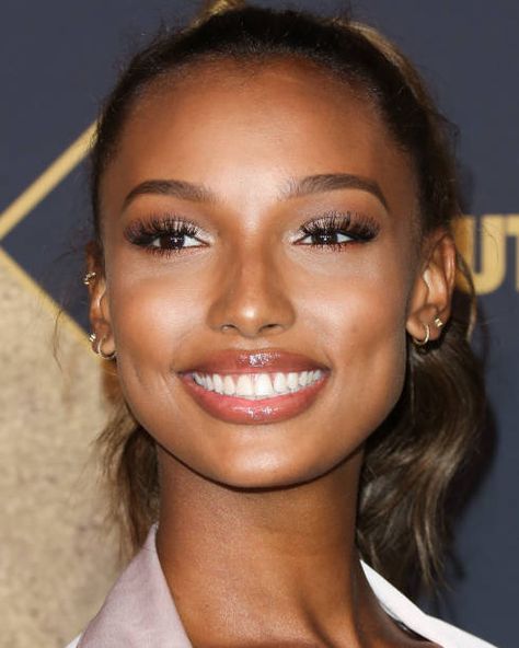 Jasmin Tookes, Fredericton New Brunswick, Chocolate Pearls, Jasmine Tookes, Black Women Makeup, Work Hairstyles, Nose Job, Victoria Secret Fashion, New Brunswick