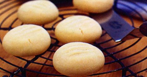 These basic butter biscuits are versatile and tasty. Bake them often and keep them for unexpected visitors. Cookie Recipes Without Eggs, Vanilla Cookie Recipe, Butter Biscuits Recipe, Basic Cookie Recipe, Butter Cookie Recipe Easy, Butter Biscuit, Vanilla Biscuits, Sugar Biscuits, Easy Biscuit Recipe