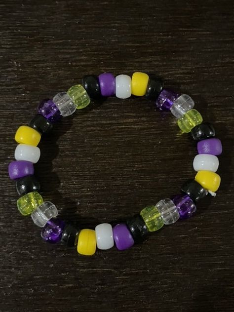 A Kandi Single With Purple, White, Black, And Yellow beads that look like a star-lit night. Kandi Bracelets Ideas Singles, Kandi Singles Ideas, Pride Kandi, Beaded Bracelet Ideas, Kandi Singles, Scene Kandi, Bracelets Kandi, Kandi Inspo, Diy Kandi Bracelets