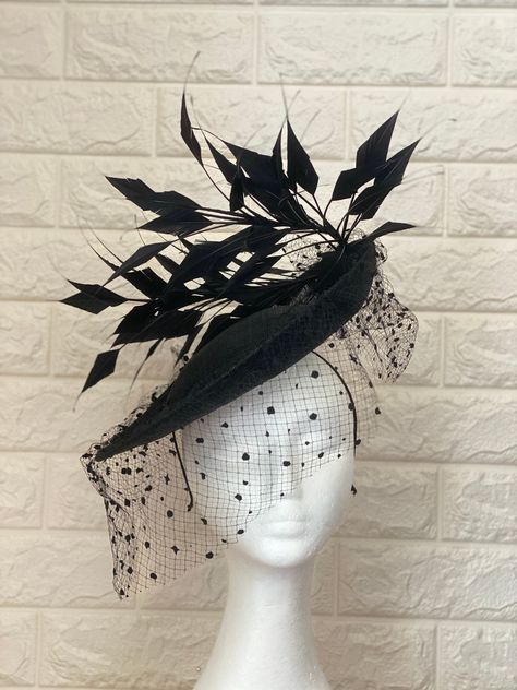 Black Veil Hat, Hong Kong Instagram, Lace Fascinator, Veil Weights, Hat Veil, Feathered Hat, Veil Hat, Veiled Hats, Race Wear