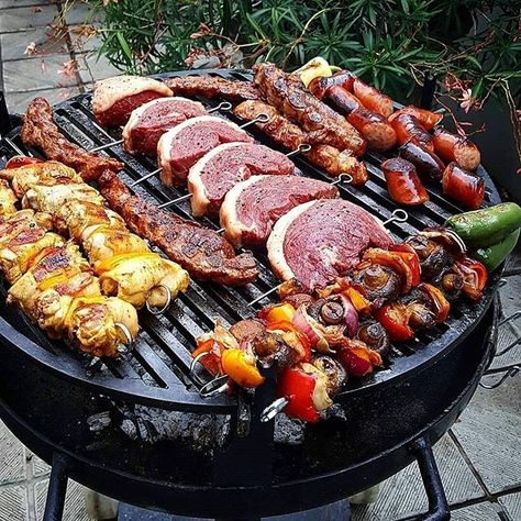 Whoa!! Where to even start??! . Courtesy: @parrillerosplace @weberfoods #livefirerepublic #feedme #grill #grilling #bbq #barbecue #smoke #smoking #churrasco #ribs #brisket #steak #beef #carne #beer #pork #chicken #meat #dreams #goals #bucketlist #carnivore #paleo #weekend #foodgasm #heaven #foodporn #firemakeseverythingbetter Bbq Party Food, Latin American Food, Summer Eating, Man Food, Moroccan Food, Think Food, Potluck Recipes, Mouth Watering Food, Carne Asada