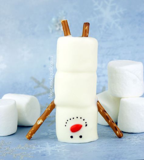 Handstand Snowmen! www.blog.candiquik.com Gingerbread House Parties, Gingerbread House Designs, Gingerbread Party, Gingerbread House Decorations, Christmas Gingerbread House, Läcker Mat, Christmas Snacks, Food Crafts, Christmas Goodies