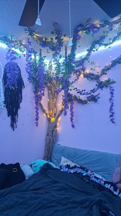 Fairycore Closet Room, Enchanted Garden Room Decor, Wisteria Tree Bedroom, Wisteria On Ceiling Bedroom, Wisteria Room Decor Aesthetic, Fairy Inspired Decor, Forest Room Decor Ideas, Vines And Wisteria Bedroom, Ceiling Corner Decor