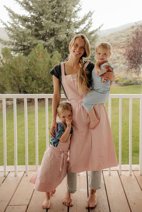 Farm Aprons, Punchy Western Outfits, Ballerina Farm, Farm Apron, Farmer Outfit, Irish Fashion, Farm Clothes, Farm Lifestyle, Country Cooking