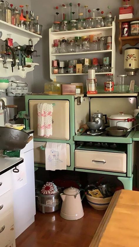 Unfitted Kitchens, Unfitted Kitchen, Vintage Kitchens, Kitchen Vintage, Galley Kitchen, Vintage Kitchen, Kitchens