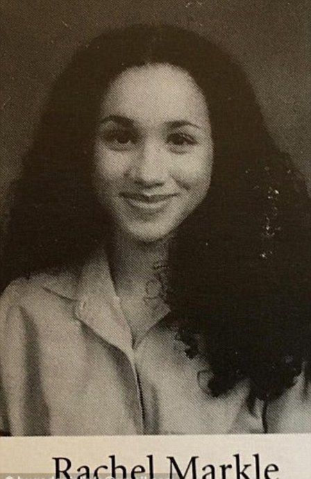 Meghan Markle Curly Hair, Meghan Markle Young, Rachel Markle, Meghan Style, Harry And Megan Markle, Estilo Meghan Markle, Prinz Charles, Princess Meghan, Prins Harry