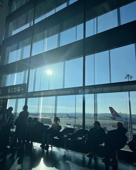 Berlin Airport, Vienna Airport, Airport Flight, Airport Vibes, Geneva Airport, Paris Airport, Airport Aesthetic, Travel Vibes, Photo Insta