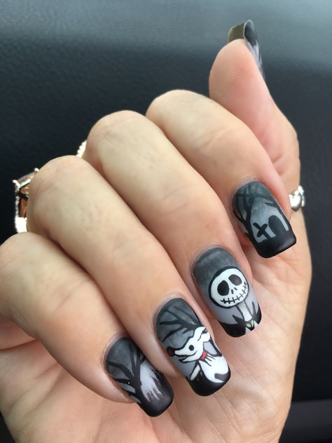 Nightmare before Christmas gel nails. Disney Jack Skellington and his dog Zero. 2016 Jack Skellington Nail Designs, Zero Nails Nightmare Before Christmas, Jack Skellington Nail Art, Zero Nightmare Before Christmas Nails, Halloween Nails Jack Skellington, Uñas Jack Skellington, Zero Nails, Zero The Nightmare Before Christmas, Skellington Nails