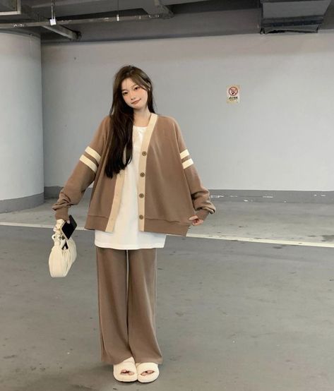 Mode Ulzzang, Outfit Korean Style, Korean Casual Outfits, Traje Casual, Korean Girl Fashion, Mode Hijab, 여자 패션, Korean Street Fashion, Korean Outfits