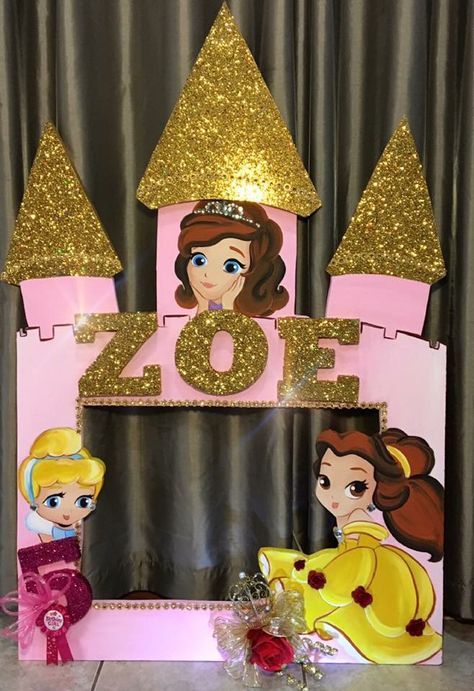 Princess photo prop Disney Princess Photo Booth Props Free Printable, Princess Photo Booth, Disney Princess Tea Party, Baby Princess Party, Princess Photo Props, Princess Birthday Decorations, Beauty And Beast Birthday, Sofia The First Birthday Party, Disney Princess Birthday Party