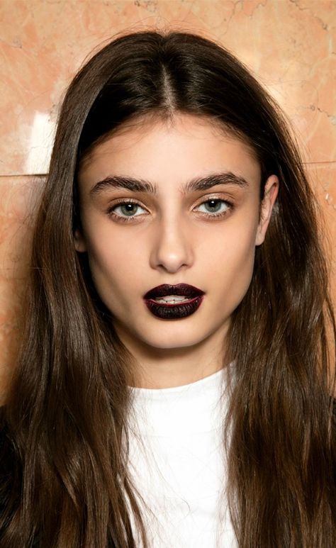 101 Party Makeup Ideas 2016 | vampy dark lipstick + bold boy brows | Holiday makeup Black Lipstick Makeup, Maquillage Goth, Goth Make Up, Holiday Party Makeup, Party Make-up, Holiday Makeup Looks, Dark Lipstick, Black Lipstick, Goth Makeup