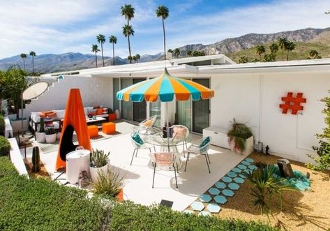 Palm Springs Patio, Palm Springs Outdoor, Cool Drinks, Desert Mountains, Spring Outdoor, Highland Homes, Backyard Inspo, Online Interior Design, Outdoor Fire