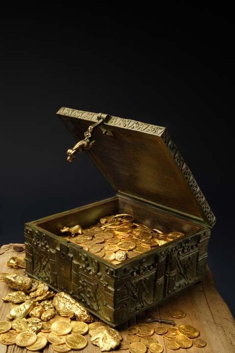 $3 Million Treasure Still Waiting To Be Found | HuffPost Life Pieces Of Eight, Gold Money, Buried Treasure, Black Sails, Pirate Treasure, Pirate Life, Gold Bullion, Gold Nugget, Treasure Chest