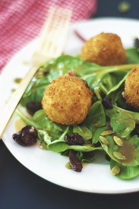 Fried Goat Cheese Salad, Goat Cheese Ball, Fried Goat Cheese Balls, Goat Cheese Balls, Goat Cheese Appetizer, Fried Goat Cheese, Simple Vinaigrette, Salad Toppings, Goat Cheese Salad