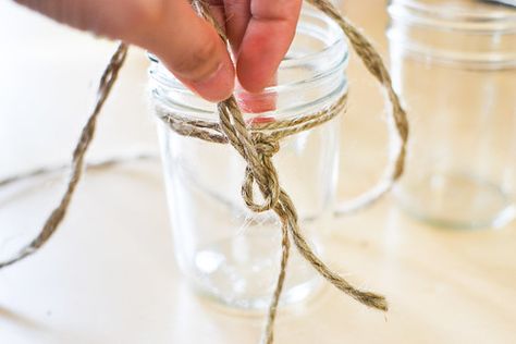 Yarns and Buttons: Mason Jar Hanging Lanterns Hanging Jars With Twine, Make Lanterns, Twine Lanterns, Diy Candle Lantern, Mason Jar Hanger, Mason Jar Hanging, String Lanterns, Jar Hanging, Original Wedding Ideas