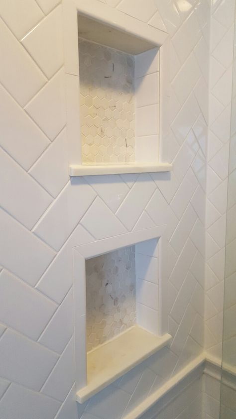 Bathroom Tile Makeover, Tile Makeover, Toilette Design, Bathroom Diy, White Subway Tiles, Tiled Shower, Bad Inspiration, Interior Minimalista, Shower Niche