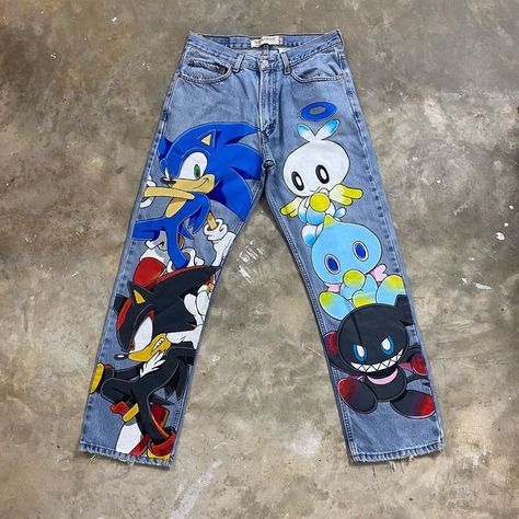 Nutty Roc on Instagram: "Sonic the Hedgehog Hand painted jeans 🦔🦔🦔🦔⚡️⚡️⚡️" Sonic Themed Outfit, Sonic Clothes Ideas, New Jeans Omg Outfits, Sonic Outfit Ideas, Sonic Inspired Outfits, New Jeans Art, Sonic Clothes, Sonic Painting, Sonic Outfit