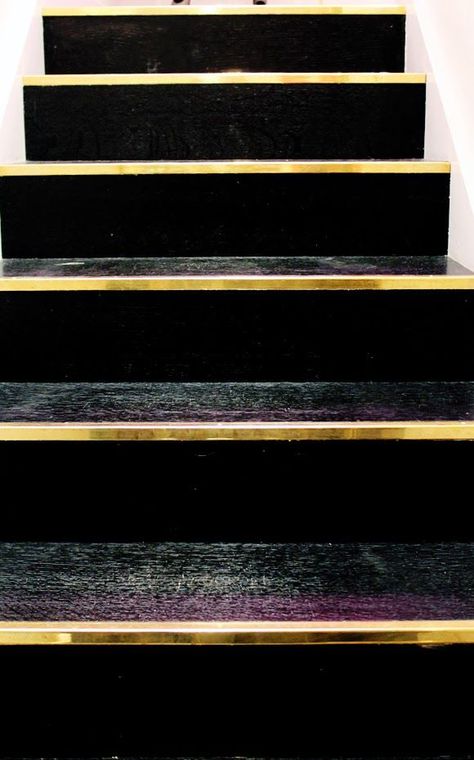 black and gold stairs Sunday Inspiration, Chinoiserie Chic, Interior Stairs, Stairway To Heaven, Black White Gold, Black And Brass, 인테리어 디자인, Architecture Details, Black And Gold