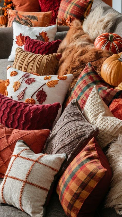 Learn how to decorate your home with cozy fall decor ideas. Incorporate warm colors, layered textiles, and ambient lighting to capture the essence of autumn. Autumn Interior, Fall Decorating Ideas, Fall Living Room, Cozy Fall Decor, Fall Decor Ideas, Fall Pillows, Wedding Inspiration Fall, Decoration Inspiration, Home Decorating Ideas